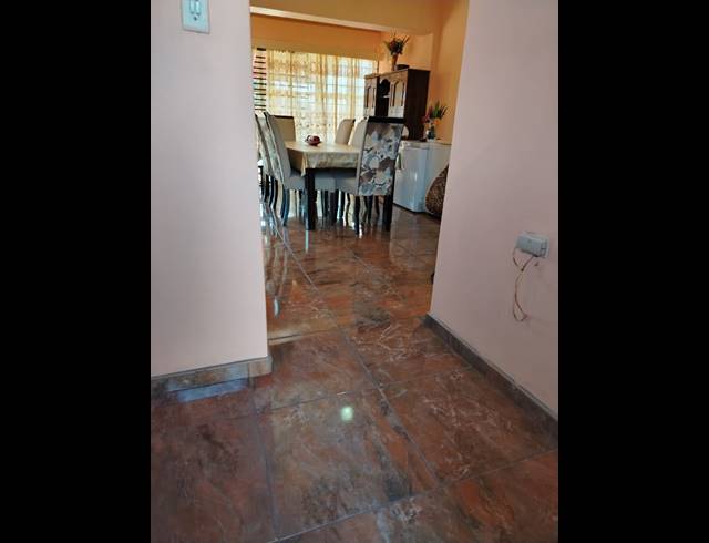 3 BEDROOM FREEHOLD FOR SALE IN DURNACOL